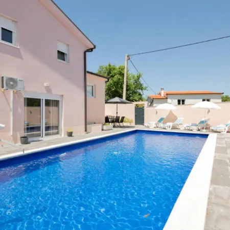 Charming Nina With Pool Villa