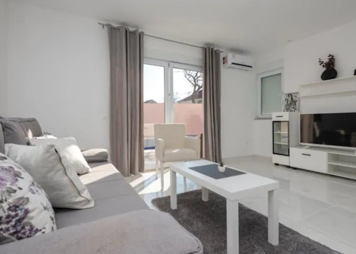 Charming Nina With Pool Villa Imotski