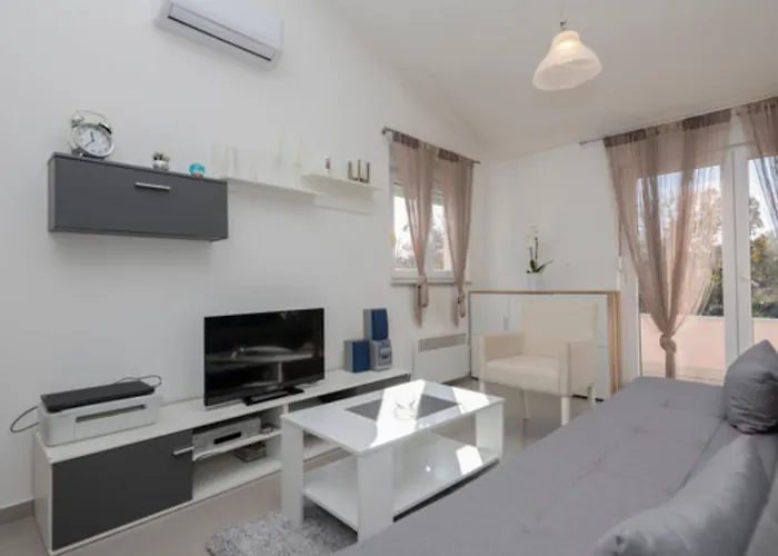 Charming Nina With Pool *